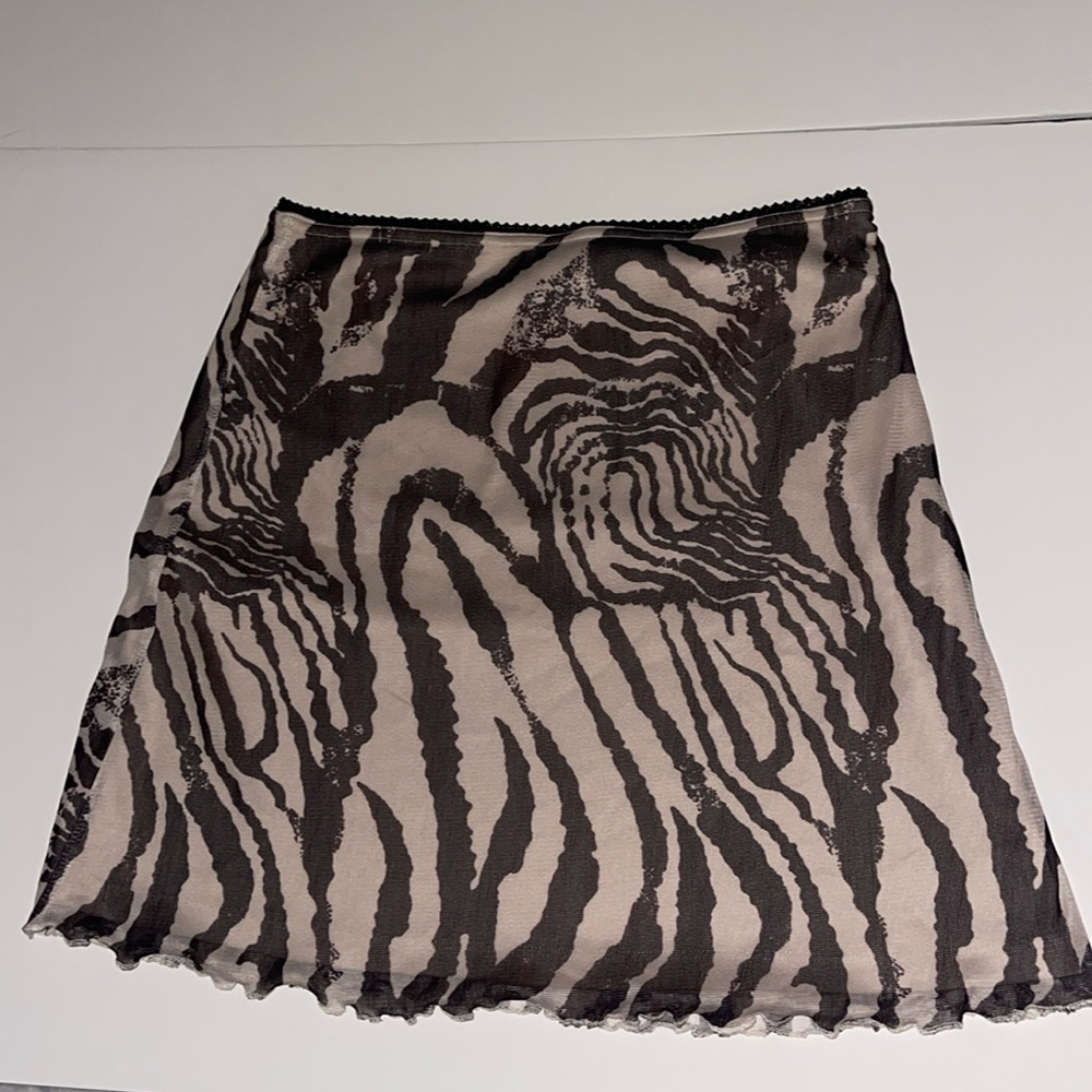 Princess Polly brown grafic mini skirt. Size US 8